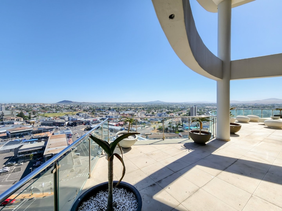 4 Bedroom Property for Sale in Waves Edge Western Cape